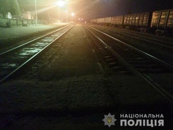 В Рафаловке мужчина едва не погиб под поездом