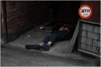В Киеве на бульваре Тараса Шевченко обнаружено тело мужчины без признаков жизни