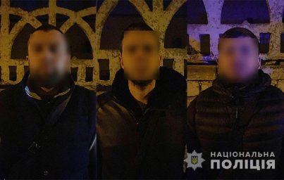 Троє чоловіків у Дніпрі викрали та незаконно утримували 21-річного місцевого жителя