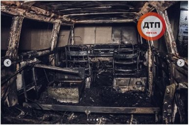 В Киеве в результате поджога сгорел микроавтобус