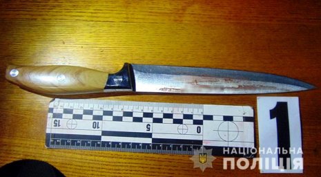 В Киеве женщина ударила знакомого ножом