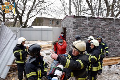 В Одессе под завалом оказались три человека