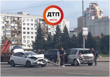 В Киеве утром произошло ДТП на бульваре Леси Украинки
