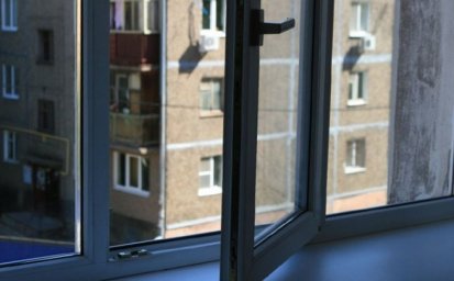 В Харькове иностранец выбросился из окна