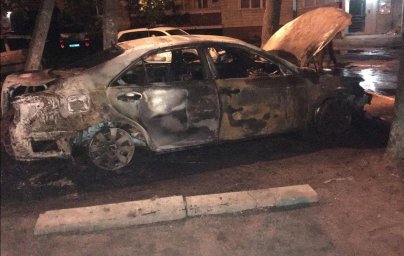 В Днепре в жилмассиве Тополь-3 сгорел автомобиль