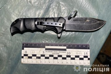 На Дніпропетровщині суперечка між знайомими закінчилась ножовим пораненням