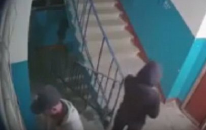 Появилось видео, как квартирные воры работают в Оболонском районе Киева