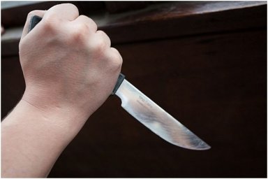 Ночью в Киеве женщина ударила сожителя ножом