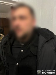 У одному з кафе Києва чоловік вдарив незнайомця ножем за відмову випити по чарці