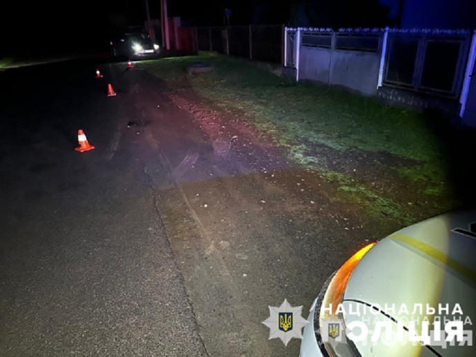 В селищі Тересва водій здійснив наїзд на поліцейську. З'явилося відео