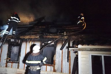 При пожаре в Хмельницкой области погибли два человека. Появилось видео