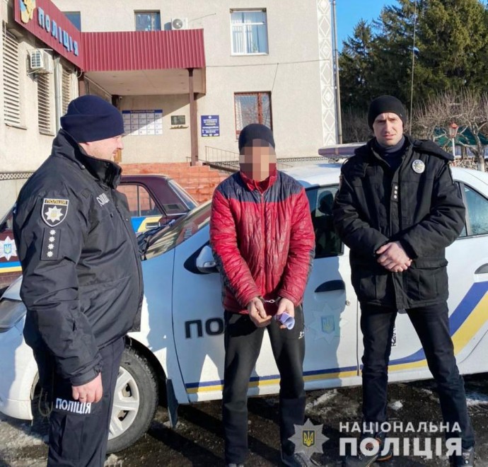 В Липовце за разбойное нападение на магазин задержаны двое мужчин