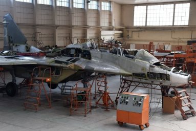 Вместо модернизации истребитель разворовали прямо на заводе