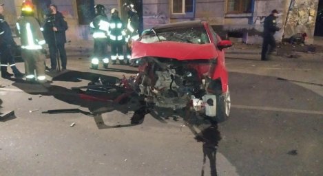 ​В Ивано-Франковске водила врезался в дом: погибла пассажирка