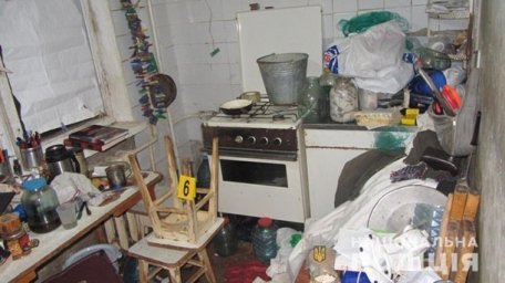 В Харькове мужчина 10 дней провел в квартире с умершими родителями