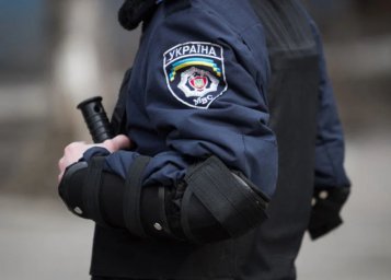 ​В Ки­е­ве про­изо­шла пе­ре­стрел­ка, ра­нен по­ли­цей­ский