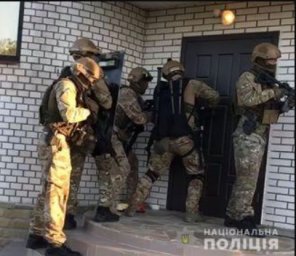 На Киевщине копы накрыли вооруженную банду, которая совершила разбойное нападение на предпринимателя