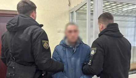 У Дніпрі після конфлікту біля магазину чоловік смертельно поранив незнайомця ножем У Дніпрі після конфлікту біля магазину чоловік смертельно поранив незнайомця ножем