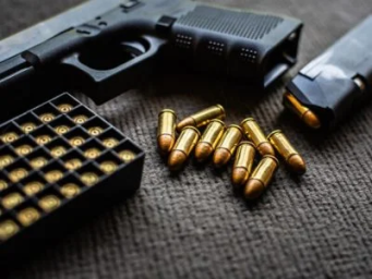 Жителя Звенигородки судитимуть за незаконний обіг зброї та наркотиків Жителя Звенигородки судитимуть за незаконний обіг зброї та наркотиків