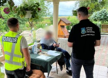 На Прикарпатті директора ліцею та депутата селищної ради підозрюють у збитках на понад 357 тисяч гривень