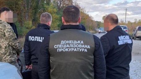 На Дніпропетровщині майора ЗСУ затримали на хабарі $7 тисяч за переведення військового