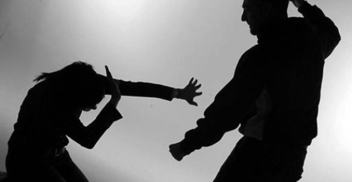 На Дніпропетровщині чоловік побив дружину та вигнав з дому