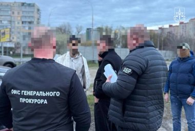 Посадовця Міноборони викрили на хабарі за незаконне бронювання військовозобов'язаних