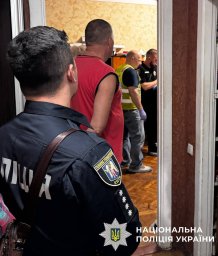 У Києві іноземець убив співмешканку та її доньку, а потім вистрибнув з 20 поверху