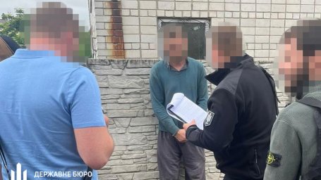 У Дніпрі військовий "відмазував" футбольну команду від мобілізації за 35 тисяч гривень