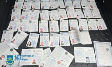 На Дніпропетровщині викрили посадовців сервісних центрів МВС на хабарях за водійські посвідчення