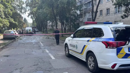 У Києві чоловік підірвав квартиру: поранено поліцейського, мешканців евакуйовано