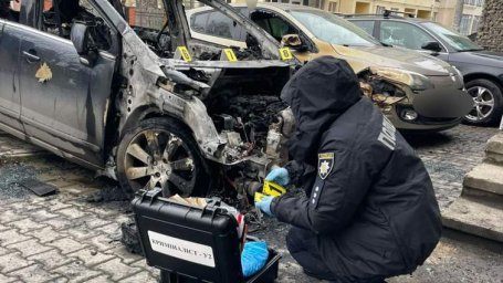 Поліція розслідує підпал автомобіля в Микитинцях біля Франківська