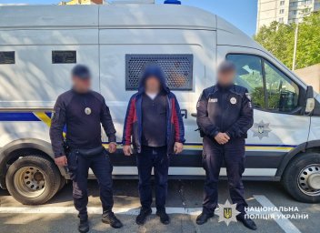 У Києві поліція затримала чоловіка, який аж занадто жорстоко вступився за жінку