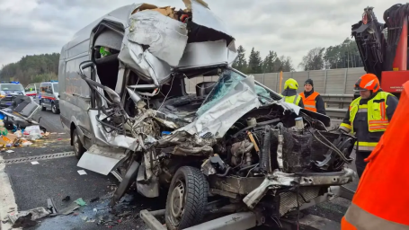 Після аварії на австрійському автобані померла п’ята пасажирка українського мікроавтобуса