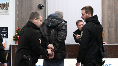 Запорізькі поліцейські затримали чоловіка, який продавав канабіс під час особистих зустрічей Запорізькі поліцейські затримали чоловіка, який продавав канабіс під час особистих зустрічей