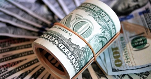 На Рівненщині молодики купили авто за підроблені долари та перепродали його