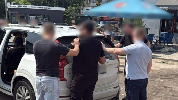 У Львові затримали родича бійця під час передачі 4500 доларів заступнику командира частини