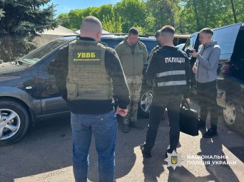 1300 доларів за зняття з розшуку ухилянта – на Чернігівщині затримали працівника ТЦК