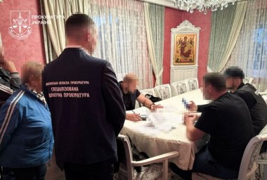 Депутата Закарпатської облради підозрюють у незаконному збуті цінної деревини дуба на понад ₴1 млн