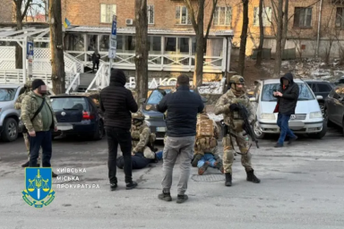 У Києві затримали організаторів незаконного виїзду чоловіків за кордон