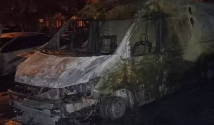 У Києві через пожежу пошкоджено три автомобілі