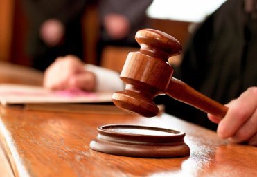 Суд у Вінниці визначив запобіжний захід підозрюваному у намірі підпалити автівки військових
