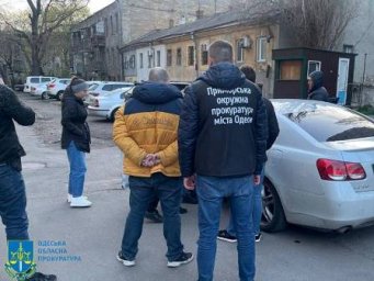 В Одесі чоловік за 3000 доларів США обіцяв працевлаштування до правоохоронних органів