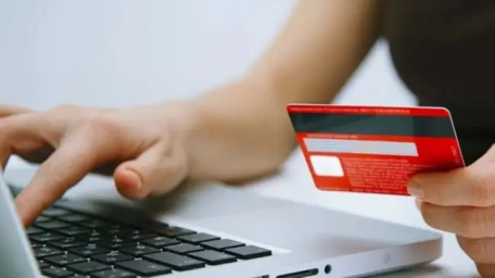 На Одещині розшукують екскерівницю банку, яку підозрюють у багатомільйонній кредитній афері