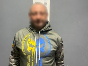 Правоохоронці затримали "веселуна", який запускав феєрверки у Подільському районі