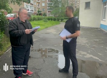 Ексочільника міграційної служби Луганщини підозрюють у привласненні коштів