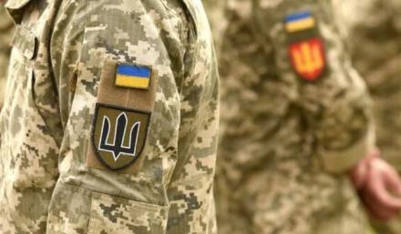 В Калуші натовп взяв штурмом ТЦК. Троє ухилянтів втекли