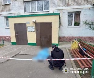 У Чорноморську загинула літня жінка, випавши з вікна багатоповерхівки