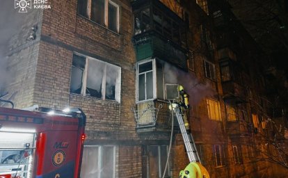 У Шевченківському районі Києва евакуювали шість осіб через пожежу в квартирі