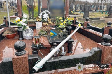 За наругу над могилою захисника судитимуть 17-річного хмельничанина